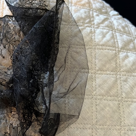 Valentino vintage Authentic, lace lined with second layer of lace. Gorgeous - Picture 8 of 12